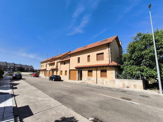 Vrijstaand huis in Sariegos, Provincia de León