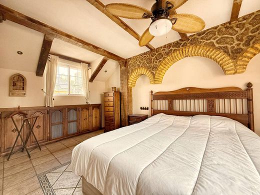 Смежная Вилла, Парла, Provincia de Madrid