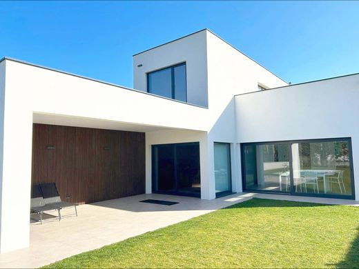 Einfamilienhaus in Oleiros, Provincia da Coruña