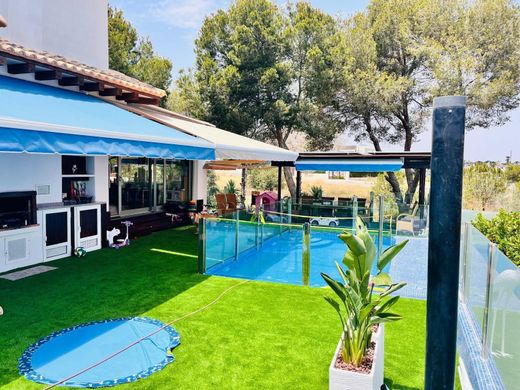 Villa in Playas de Orihuela, Alicante
