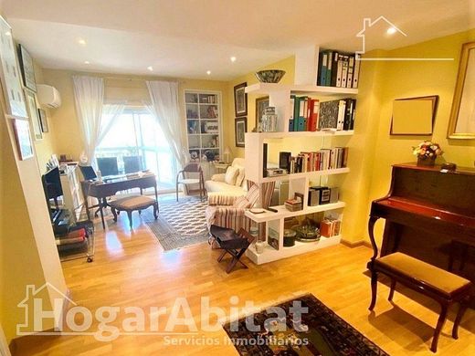 Apartment / Etagenwohnung in Valencia, Provinz Valencia