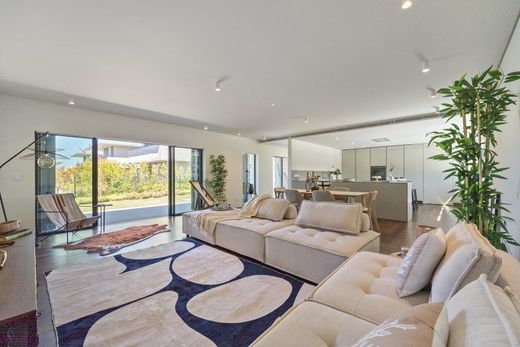 Apartment / Etagenwohnung in Cascais, Lissabon