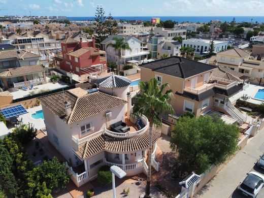 Villa en Playas de Orihuela, Provincia de Alicante