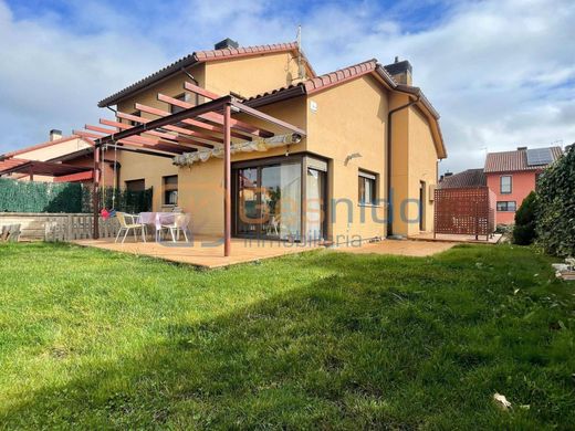 Συγκρότημα ανεξάρτητων κατοικιών σε Palazuelos de Eresma, Provincia de Segovia