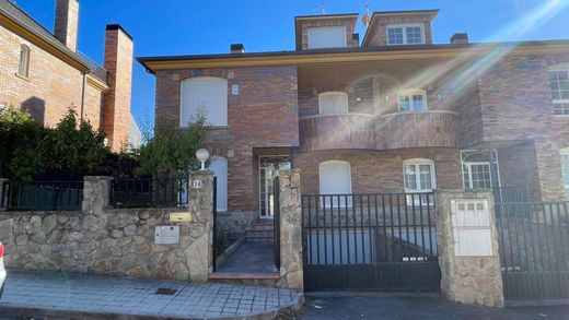 Torrelodones, マドリッドのマルチファミリーヴィラ