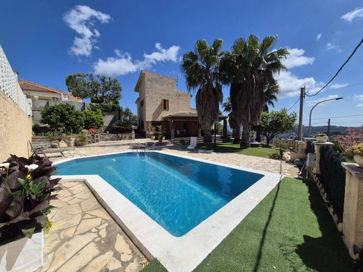 Luxus-Haus in Vallirana, Provinz Barcelona
