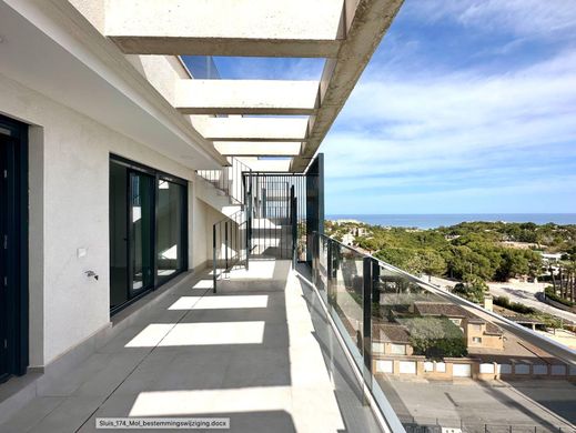 Apartment / Etagenwohnung in Orihuela Costa, Alicante
