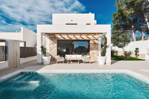Villa in Playas de Orihuela, Alicante