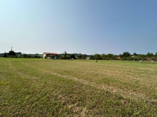 Land in Santillana, Province of Cantabria