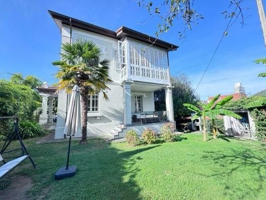 Luxury home in Les Arriondes, Province of Asturias
