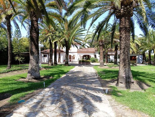 Detached House in El Bosque, Cadiz