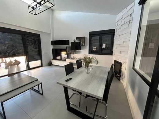 Detached House in Carrascal de Barregas, Salamanca