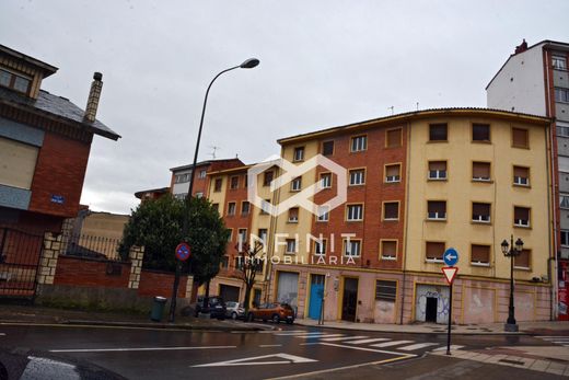 Wohnkomplexe in Oviedo, Provinz Asturien