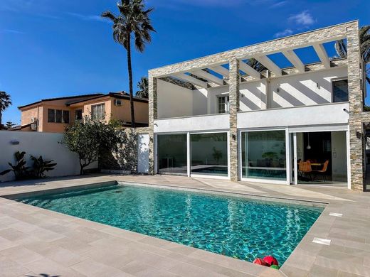 Villa in Playas de Orihuela, Alicante