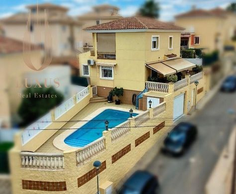 Luxury home in la Nucia, Alicante