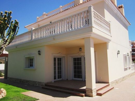 Villa in Playas de Orihuela, Alicante