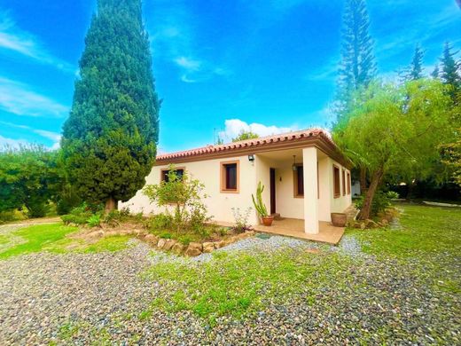 ﻣﻨﺰﻝ ﺭﻳﻔﻲ/ ﺑﻴﺖ ﻤﺰﺭﻋﺔ ﻓﻲ Estepona, Provincia de Málaga