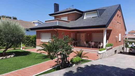 Vrijstaand huis in Villalbilla, Provincia de Madrid