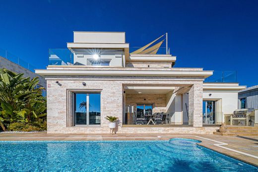 Villa in Playas de Orihuela, Alicante