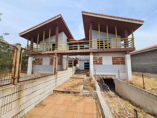 Semidetached House in El Casar de Talamanca, Guadalajara