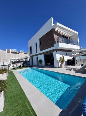 Villa in Playas de Orihuela, Alicante