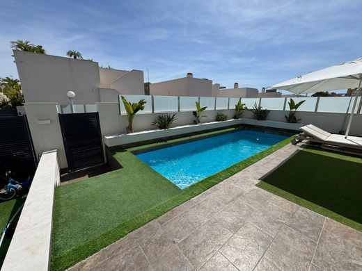 Detached House in Playas de Orihuela, Alicante