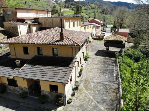 Vrijstaand huis in Villaviciosa, Province of Asturias