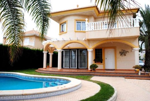 Villa in Playas de Orihuela, Alicante