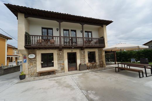 Townhouse in Santillana, Province of Cantabria