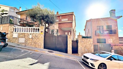 Detached House in Santa Coloma de Gramenet, Province of Barcelona