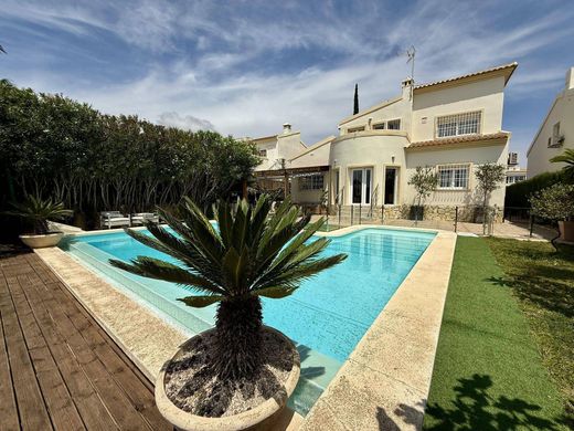 Villa in Playas de Orihuela, Alicante