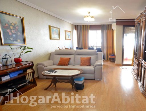 Apartment / Etagenwohnung in Alicante, Provinz Valencia