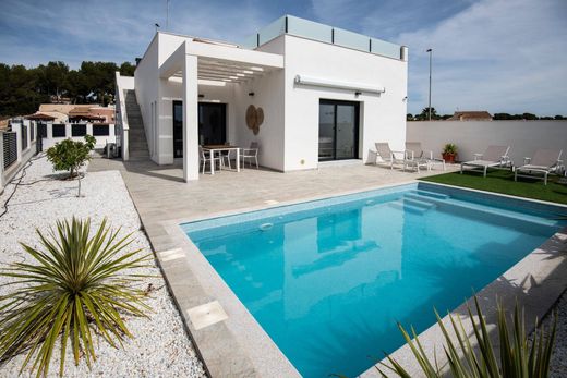 Villa in Pilar de la Horadada, Alicante