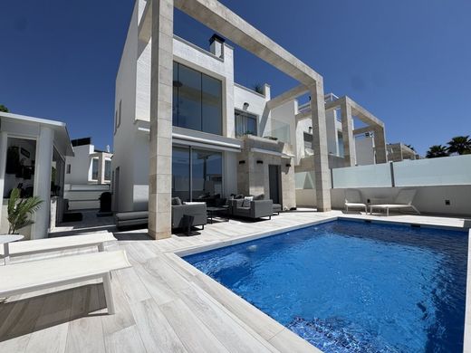 Villa in Playas de Orihuela, Alicante