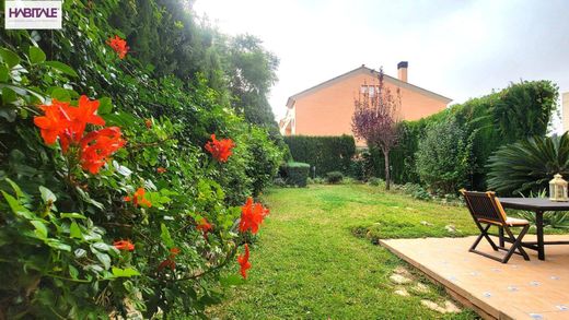 Смежная Вилла, Монкада, Província de València