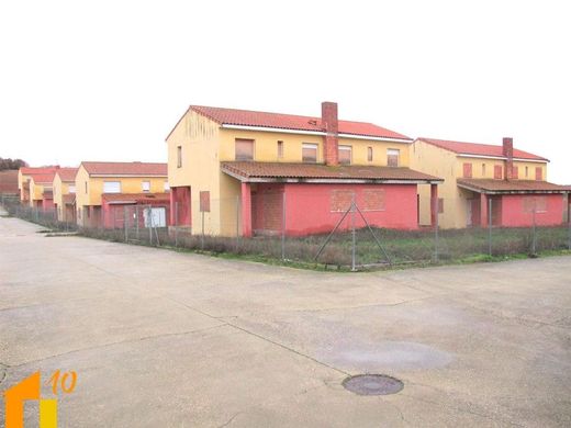 Luxury home in Modúbar de la Emparedada, Burgos