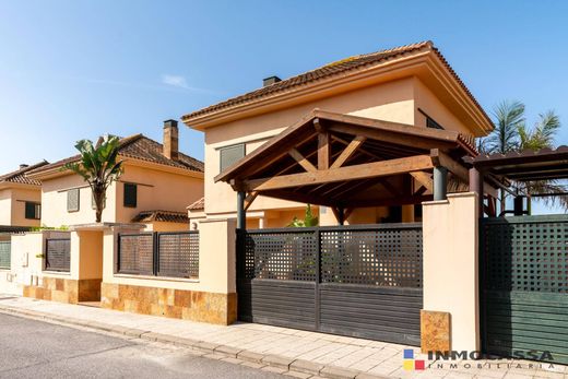 Detached House in Palomares del Río, Province of Seville