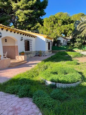Villa en Playas de Orihuela, Provincia de Alicante