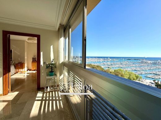 Apartment / Etagenwohnung in Alicante, Provinz Valencia