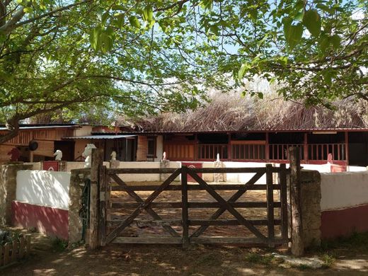 Ρουστίκ ή Αγροικίες σε Zubia, Provincia de Granada