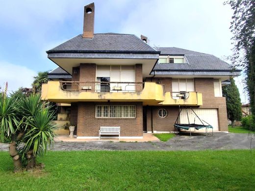 Detached House in Santa María de Cayón, Province of Cantabria