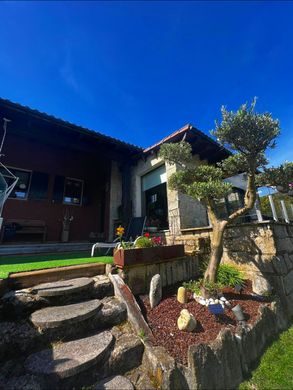 Detached House in Santiago de Compostela, Provincia da Coruña