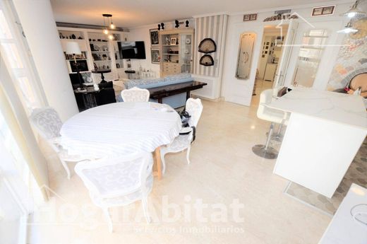 Apartment / Etagenwohnung in Valencia, Provinz Valencia