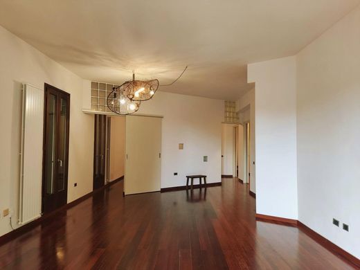 Apartment / Etagenwohnung in Barcelona, Provinz Barcelona