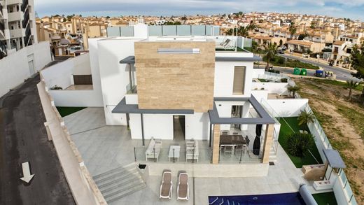Villa in Playas de Orihuela, Alicante