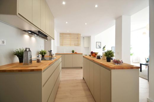 Apartment / Etagenwohnung in Barcelona, Provinz Barcelona