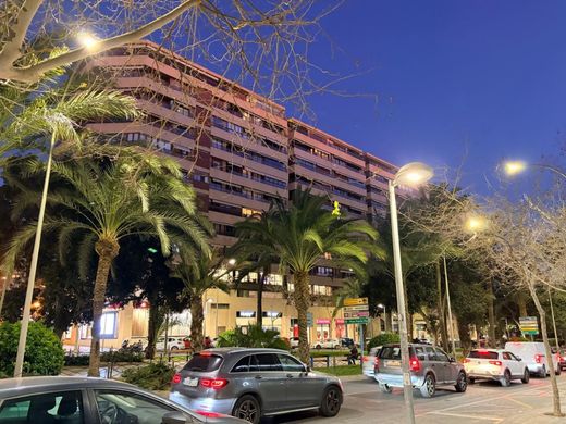 Apartment / Etagenwohnung in Alicante, Provinz Valencia