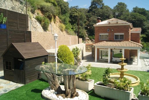 Villa in Alella, Province of Barcelona