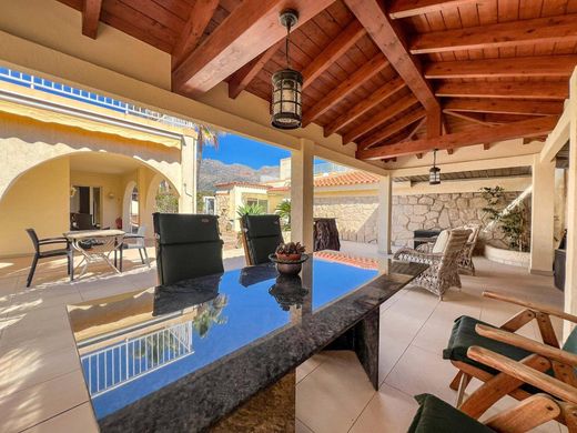 Einfamilienhaus in la Nucia, Alicante