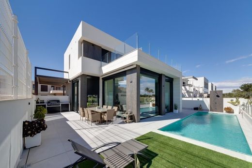 Detached House in Pilar de la Horadada, Alicante